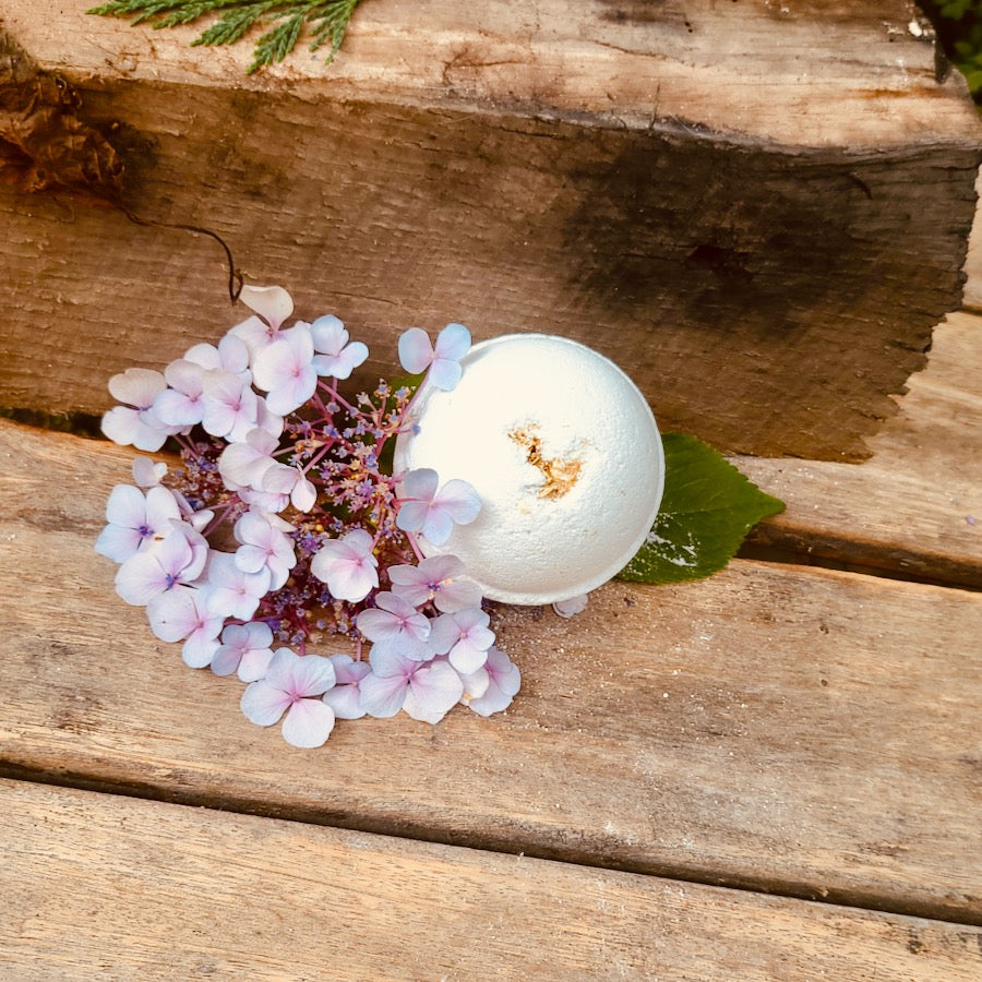 Natural Aromatherapy Bath Bomb with added Himalayan rock salt